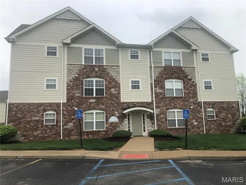 1021 Piedmont CIR, St Peters, MO 63304