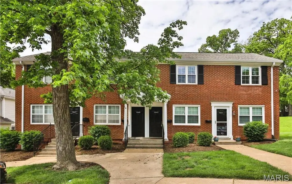 1543 Swallow DR, St Louis, MO 63144
