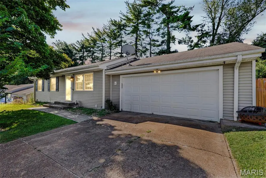 158 E Donaldson DR, St Louis, MO 63129