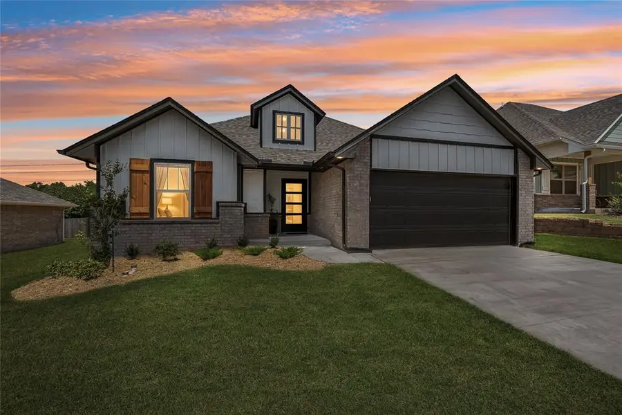 8125 Mountain Oak DR, Edmond, OK 73034