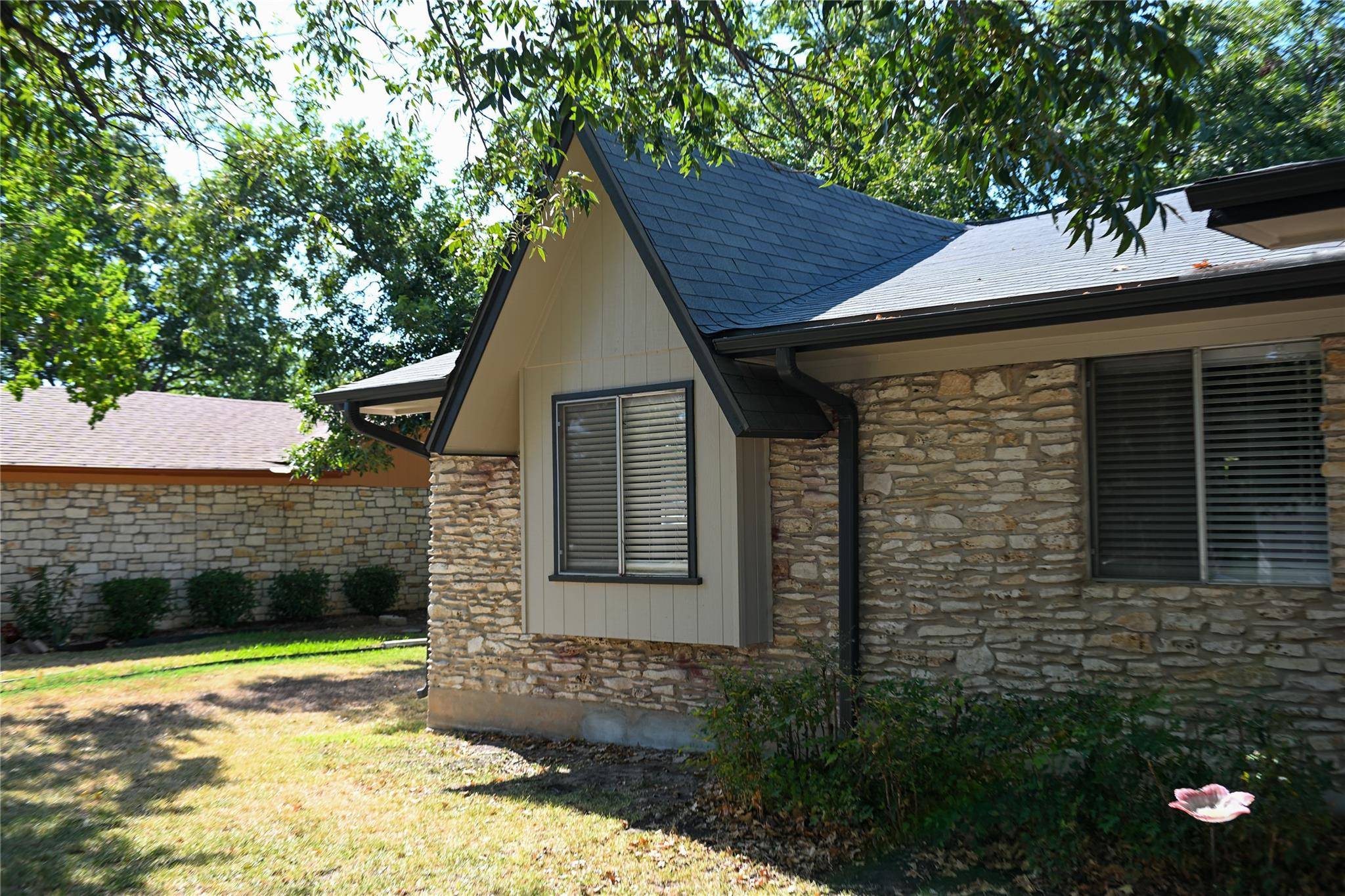 401 Dove Creek DR, Round Rock, TX 78664