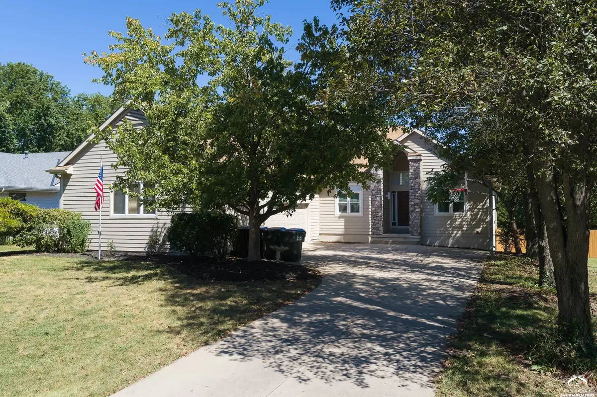 1104 Wagon Wheel RD, Lawrence, KS 66049