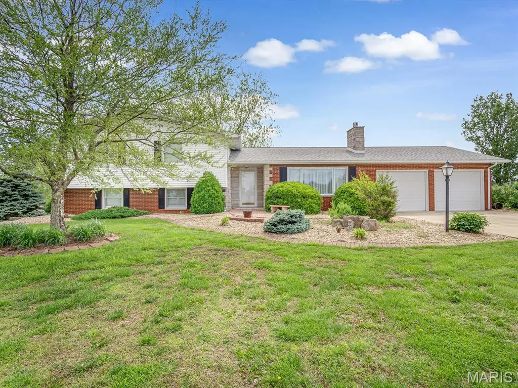 10804 Campbell RD, Coulterville, IL 62237