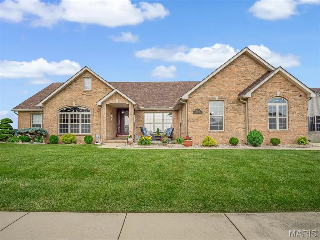 4184 Red Field DR, Swansea, IL 62226