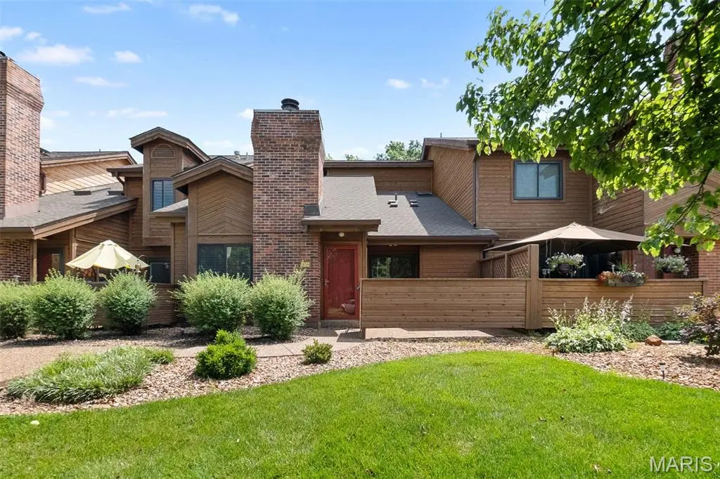 856 Hemingway LN, Weldon Spring, MO 63304