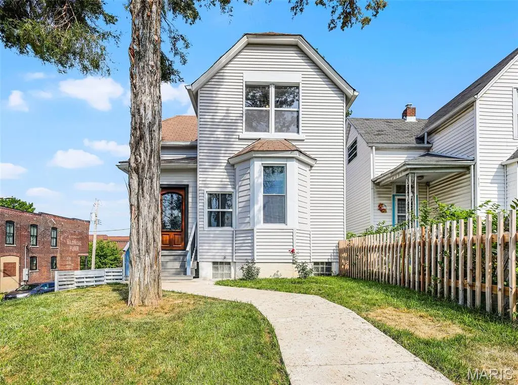 5123 Wicklow PL, St Louis, MO 63111