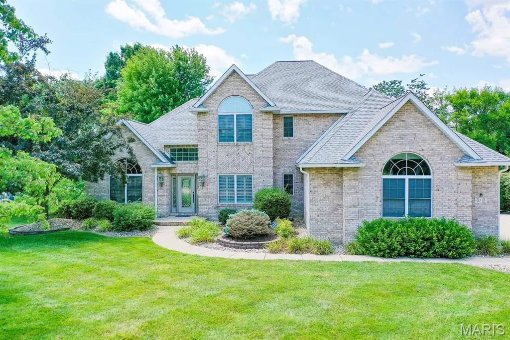 15 Fox Mill DR, Maryville, IL 62062