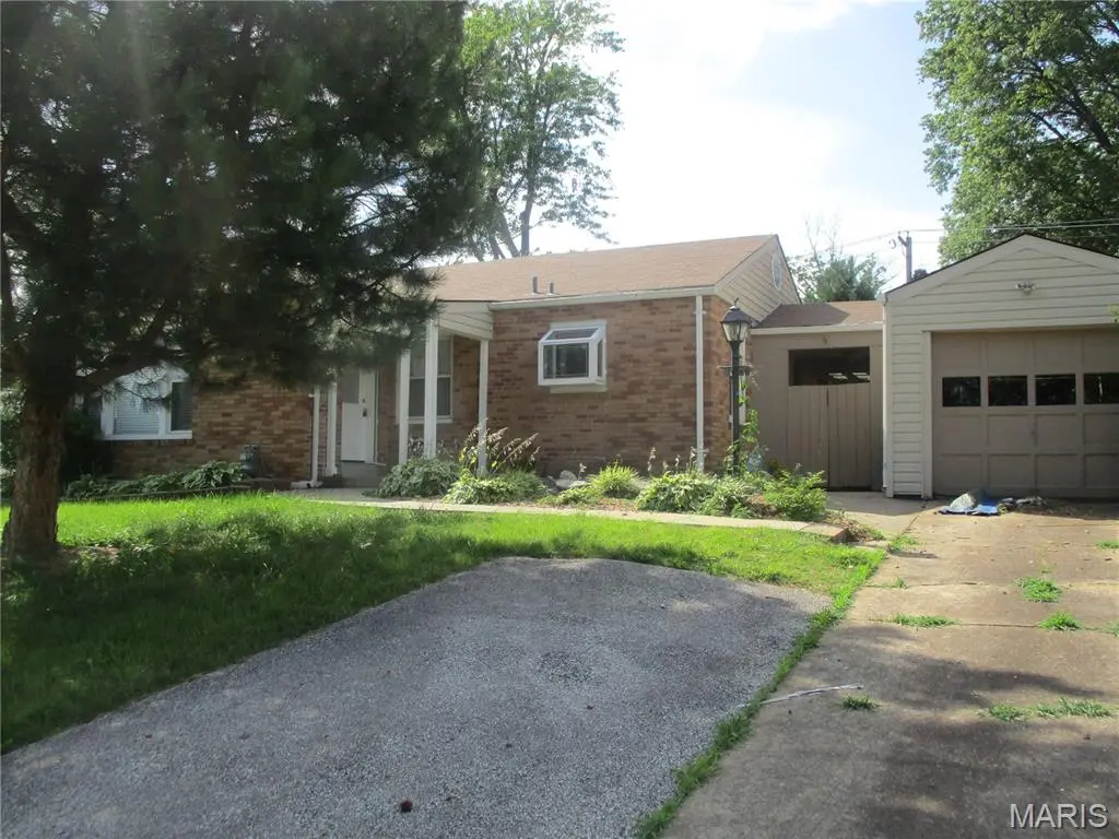 2823 Darwin CT, St Louis, MO 63121