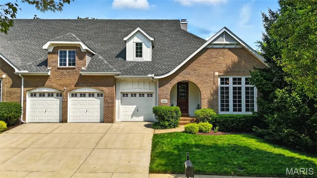 1967 Chesterfield Ridge CIR, Chesterfield, MO 63017