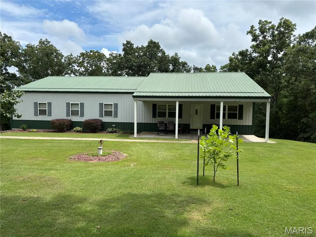 395 Hickory RD, Steelville, MO 65565