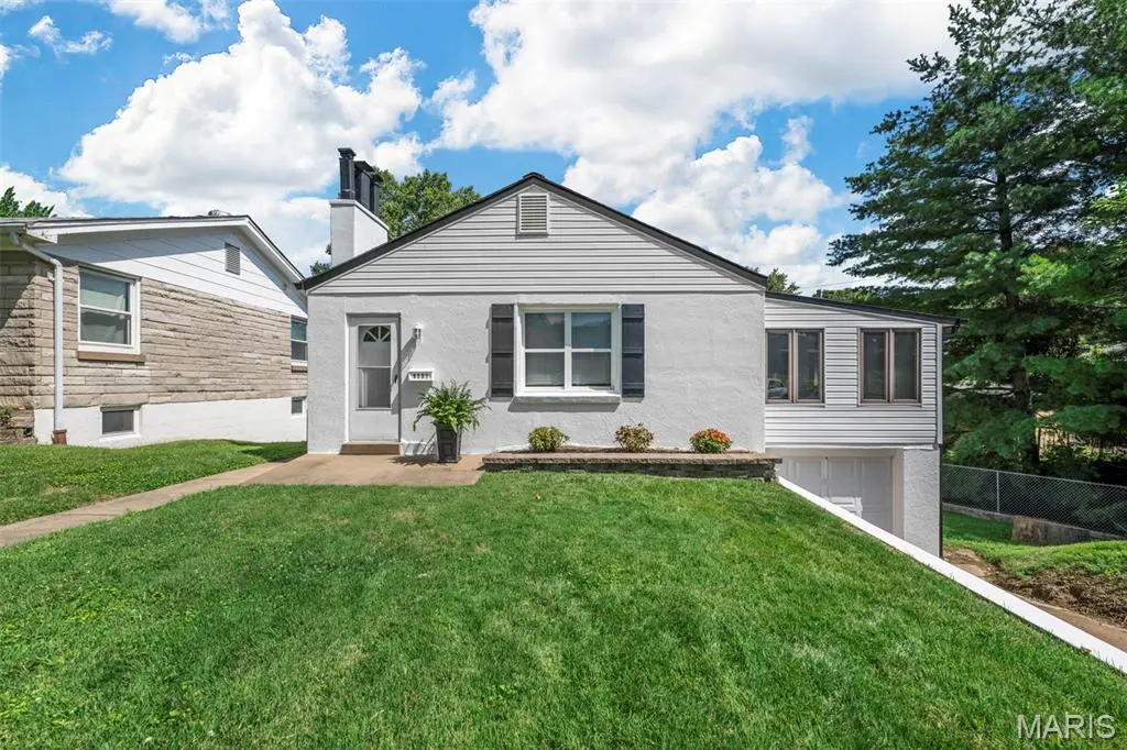 9301 Leona CT, Affton, MO 63123