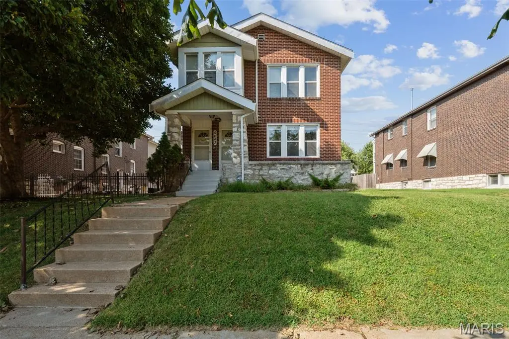 5043 Bancroft AVE, St Louis, MO 63109