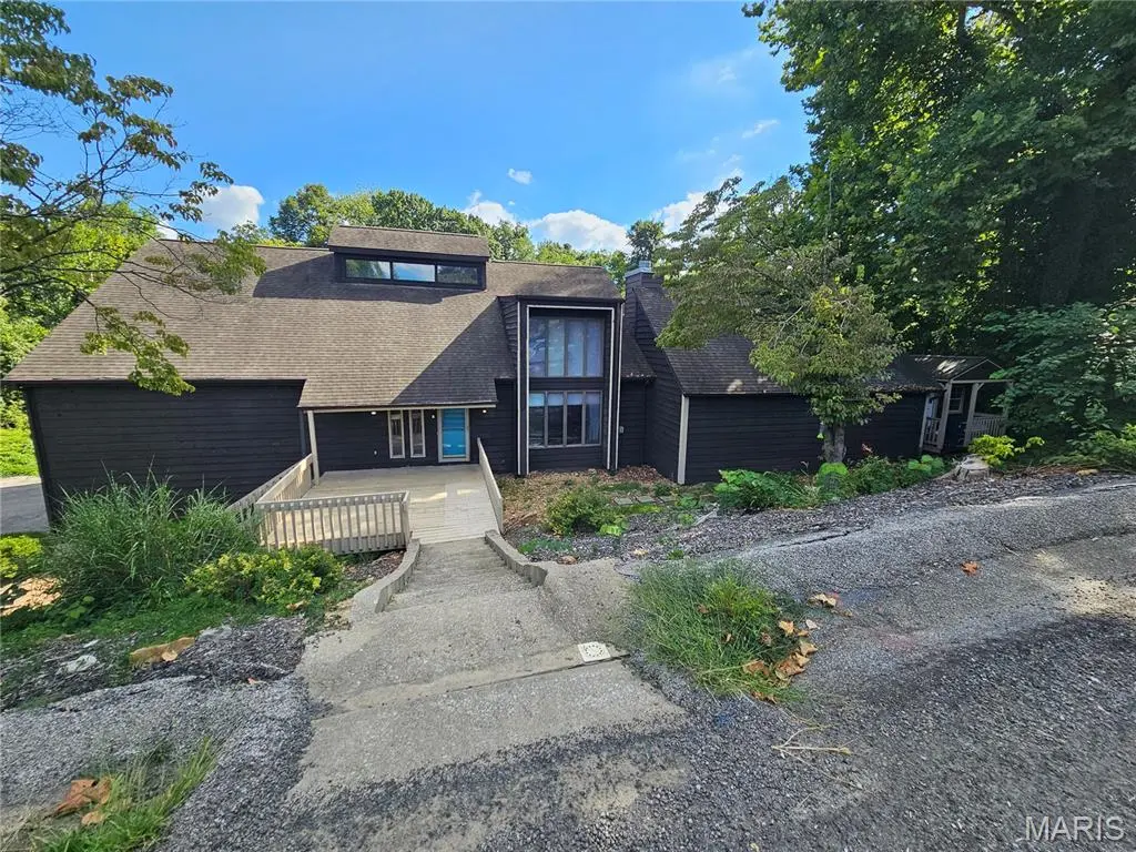 13 Hillwood DR, Caseyville, IL 62232
