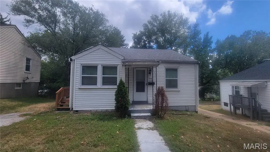 7121 Lamont DR, Jennings, MO 63136