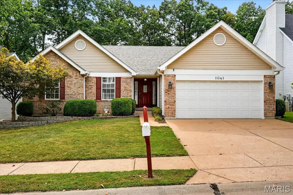 1041 Big Bend Station DR, Valley Park, MO 63088