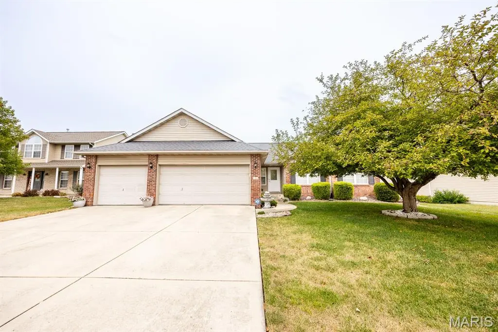 109 Sunnybrooke, Troy, IL 62294