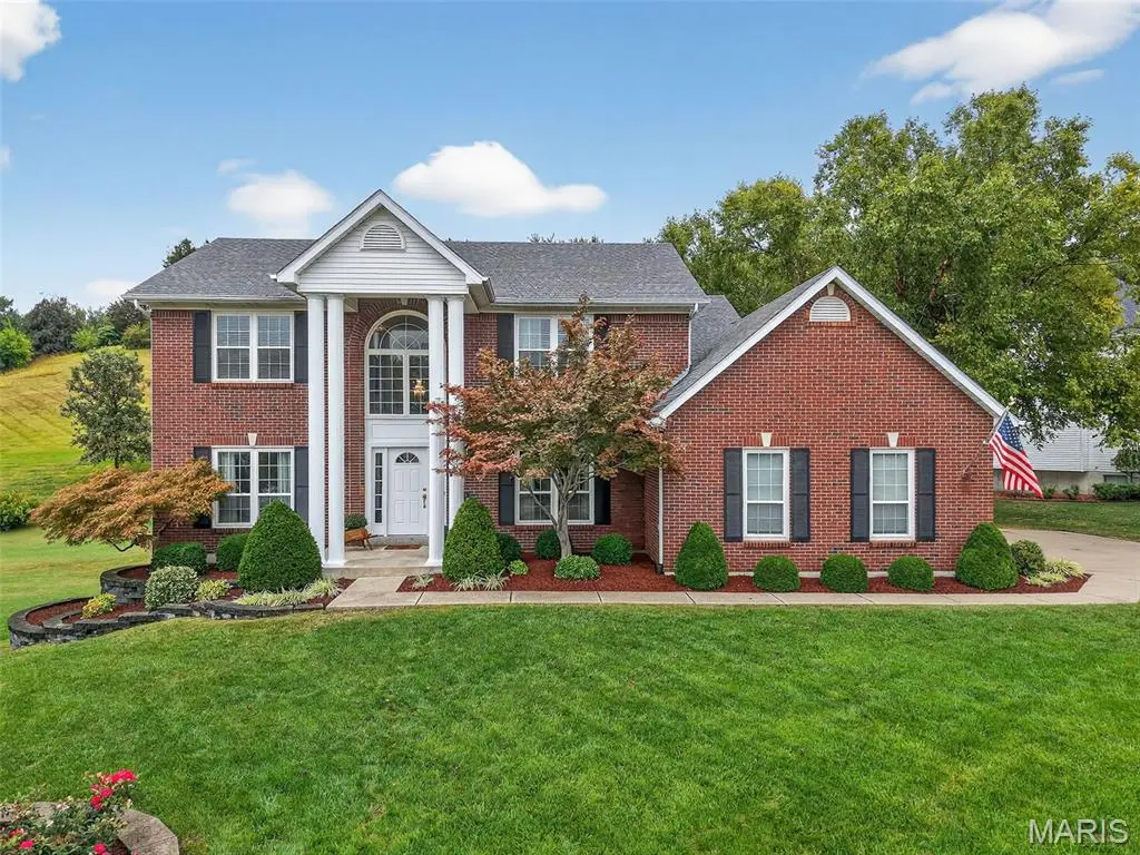 397 Clarendon LN, St Charles, MO 63301