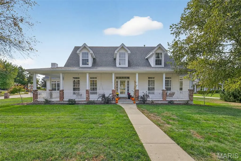 2 Wynnbrook Manor DR, St Charles, MO 63301