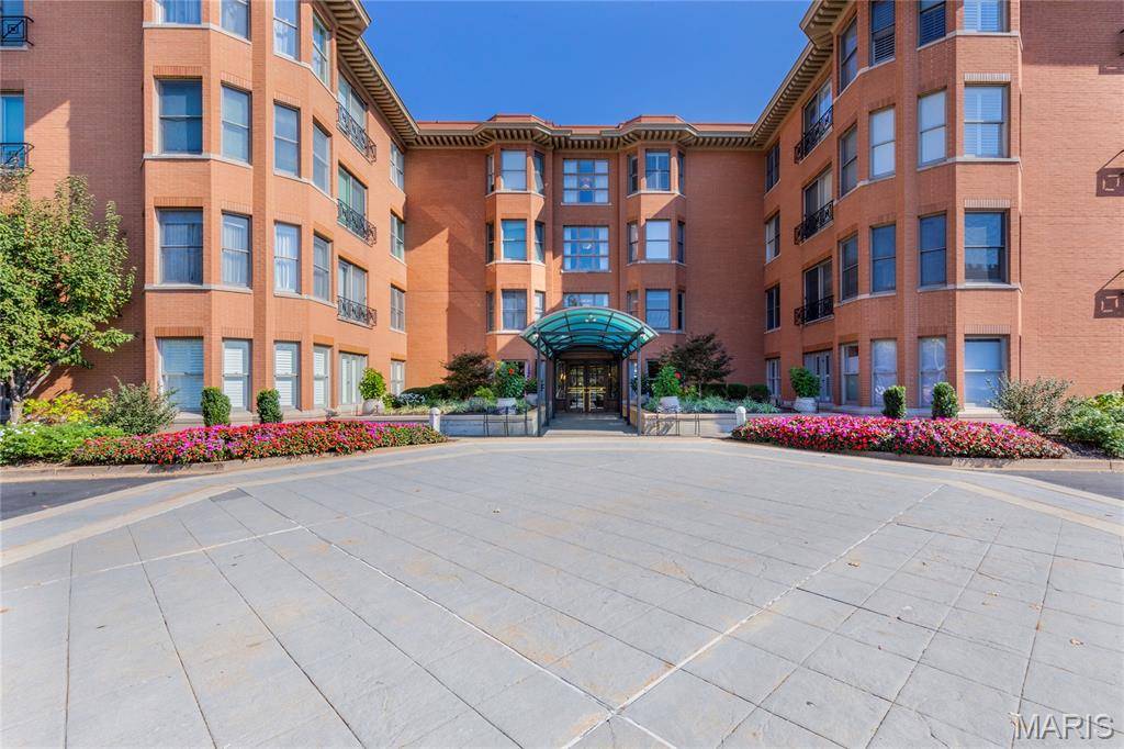 750 S Hanley RD #120, Clayton, MO 63105