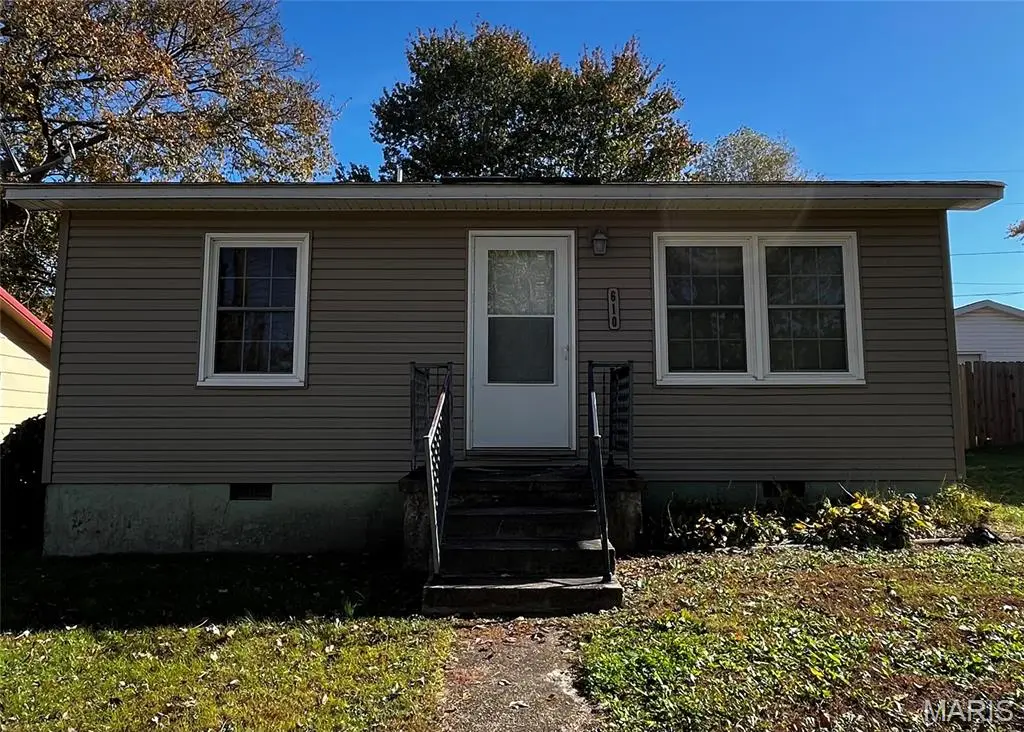 610 N Spring ST, Bloomfield, MO 63825