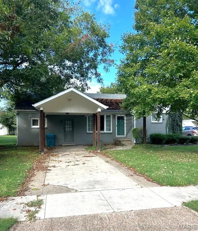 1806 E Parkview DR, Caruthersville, MO 63830