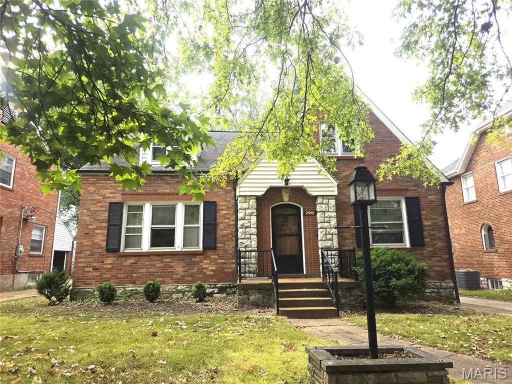 2940 Moniteau DR, St Louis, MO 63121
