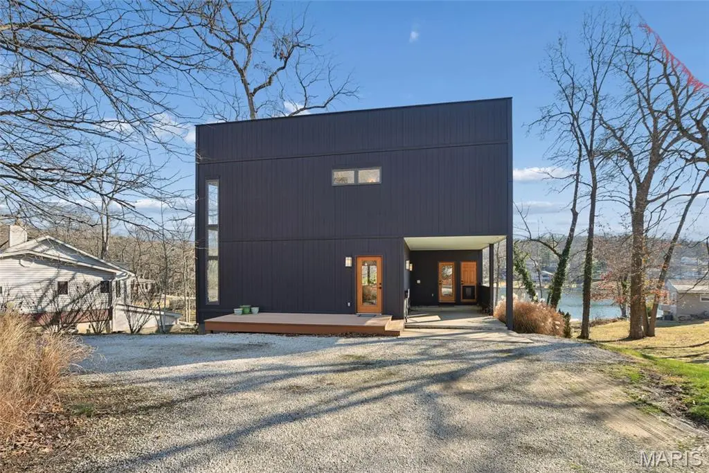 6252 N Lakeshore Drive, Byrnes Mill, MO 63051