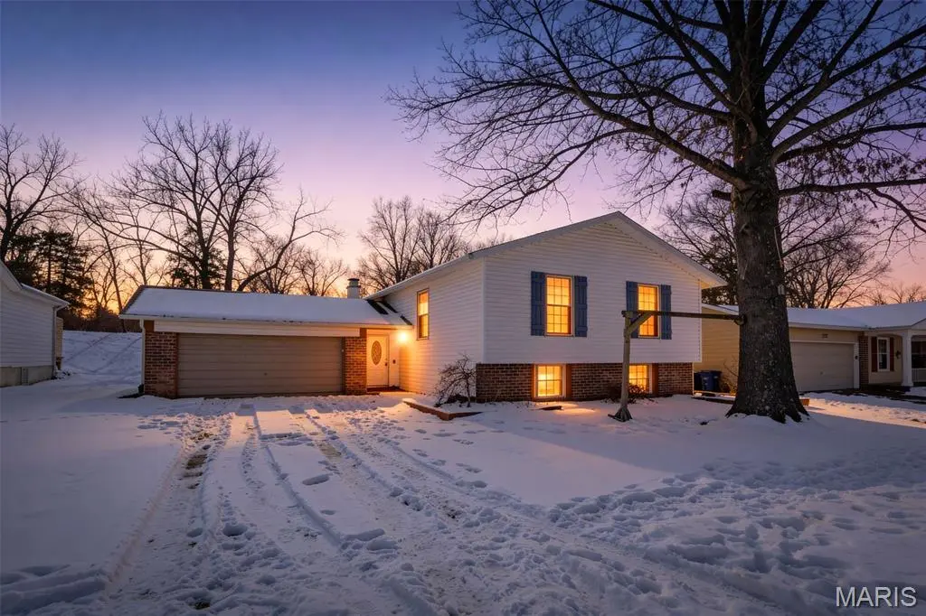 284 Brightfield DR, Ballwin, MO 63021
