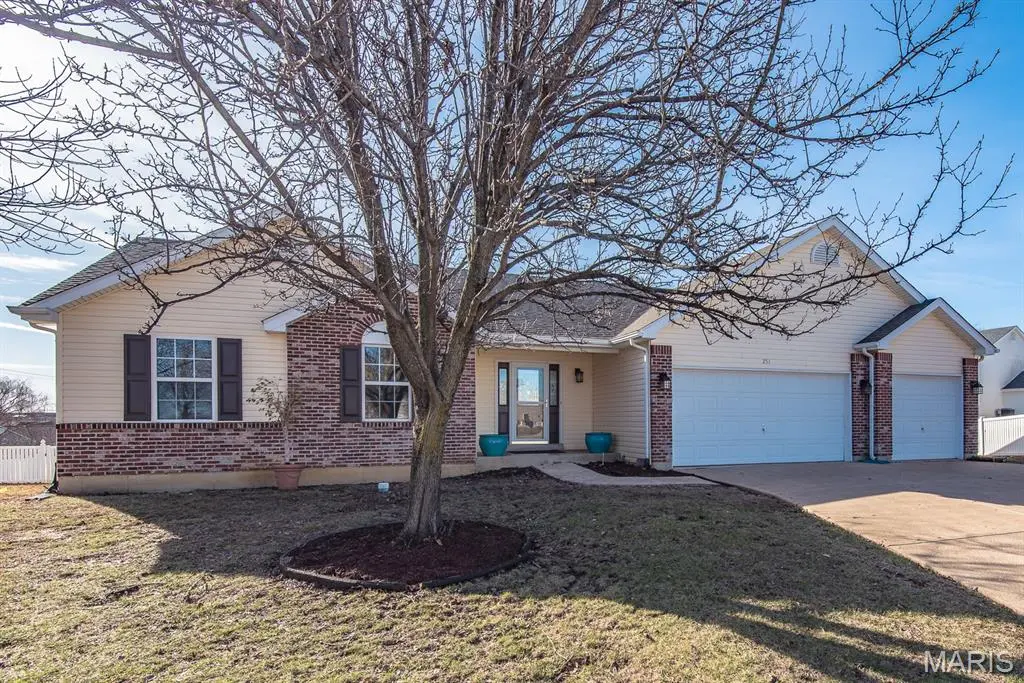 251 Old Chesapeake DR, Wentzville, MO 63385