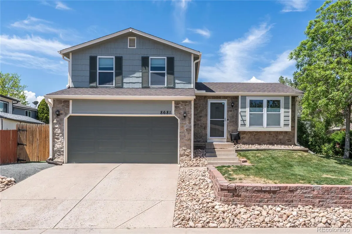 8681 W Star CIR, Littleton, CO 80128