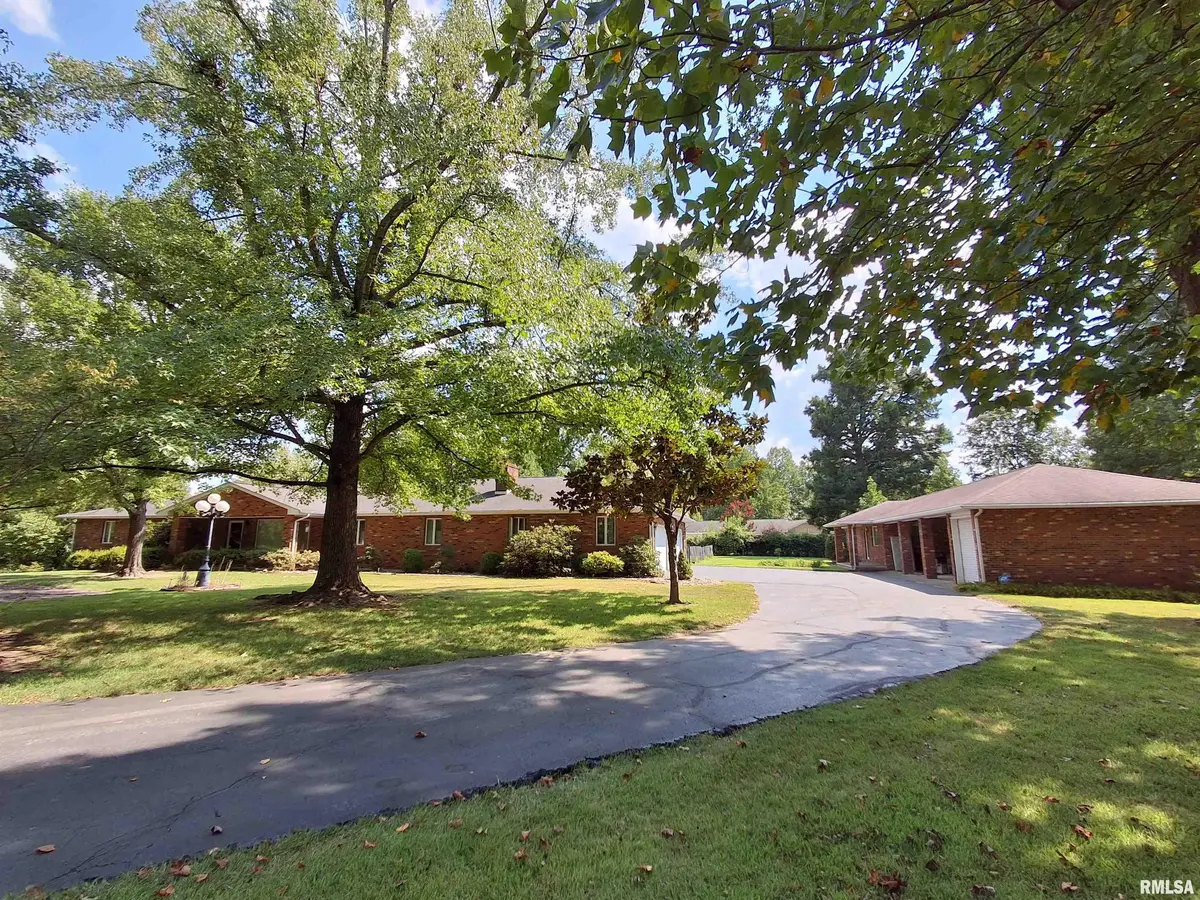 5721 MICHAEL LN, Carterville, IL 62918