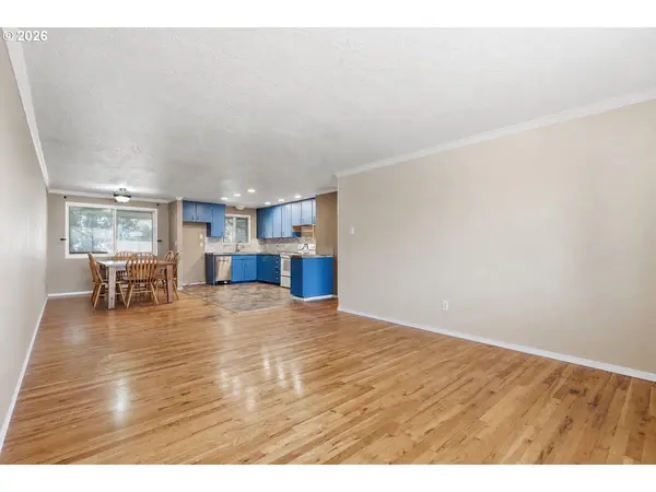 2293 COUNTRY CLUB TER, Woodburn, OR 97071