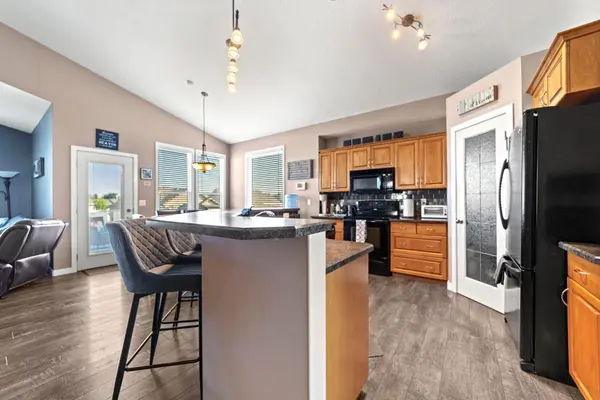 7510 40 AVE, Camrose, AB T4V4C1