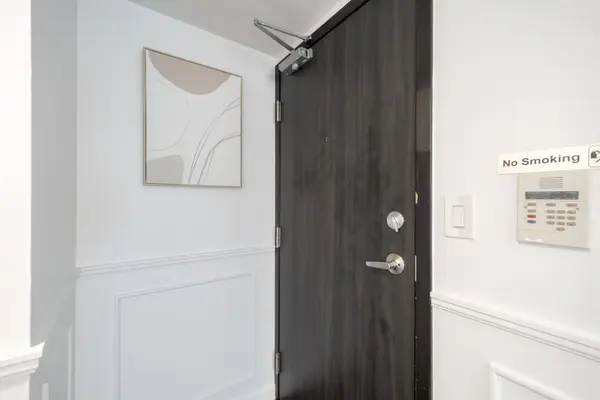 210 Victoria ST #912, Toronto C08, ON M5B 2R3