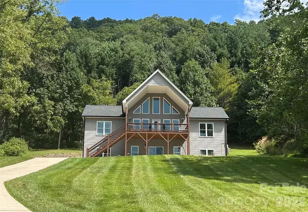 300 Green Meadow LN, Mars Hill, NC 28754