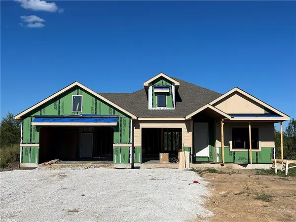21403 Twin Oaks Pkwy, Peculiar, MO 64078