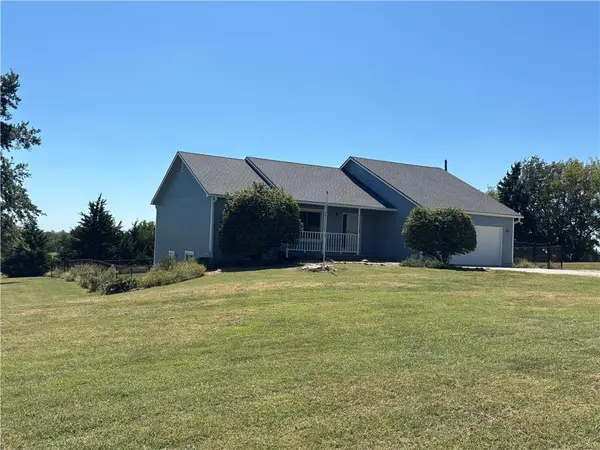 21051 Hemphill RD, Tonganoxie, KS 66086
