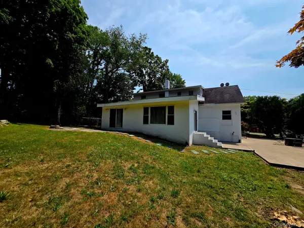 16 Ernest LN, Mahopac, NY 10541