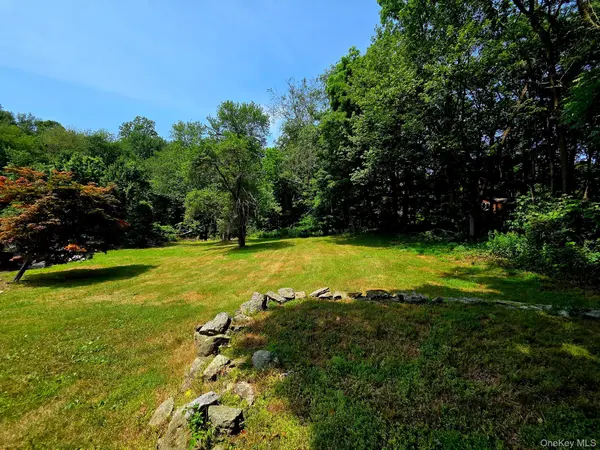 16 Ernest LN, Mahopac, NY 10541