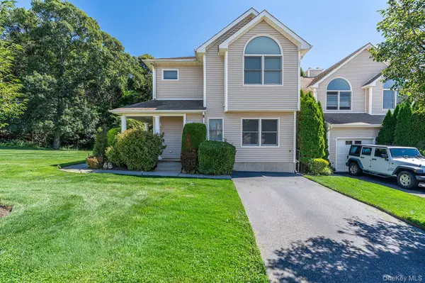 606 Willow Pond DR, Riverhead, NY 11901