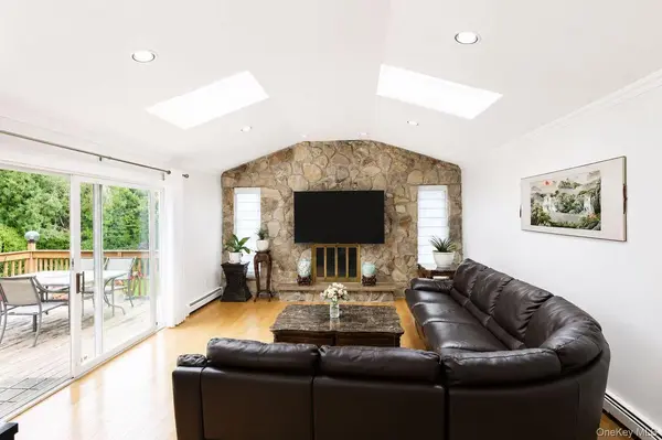 54 Magnolia LN, Jericho, NY 11753