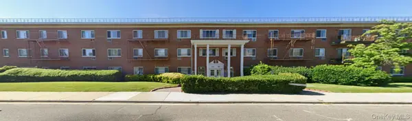88 Lenox RD #3J, Rockville Centre, NY 11570