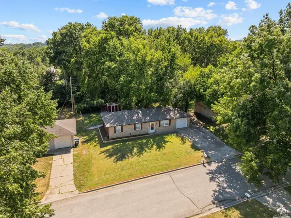 1619 Kenwood DR, Lawrence, KS 66044