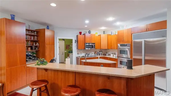 672 N High Post RD, Augusta, MO 63332