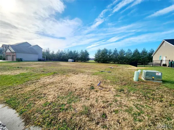9588 Mallard DR, Mascoutah, IL 62258