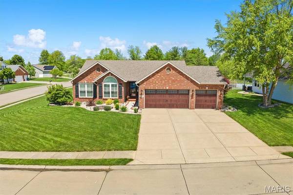 2016 Richview DR,  St Jacob,  IL 62281