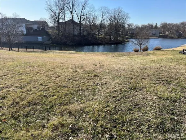 6020 Keebler Oaks DR, Maryville, IL 62062