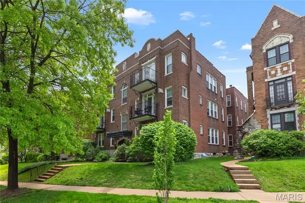6240 Rosebury AVE #1W, St Louis, MO 63105