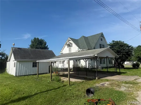 208 N Charles ST, Beecher City, IL 62414