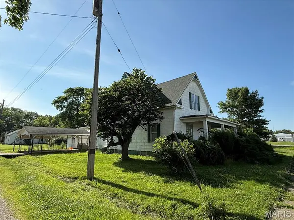 208 N Charles ST, Beecher City, IL 62414